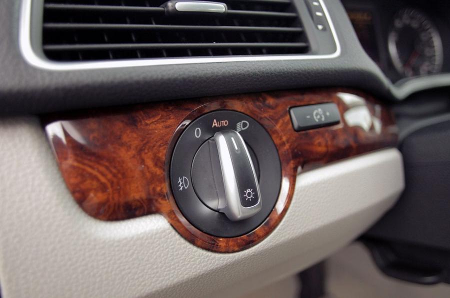  Volkswagen Passat 2.5L SEL Premium 2012 года  (фото 11 из 36)